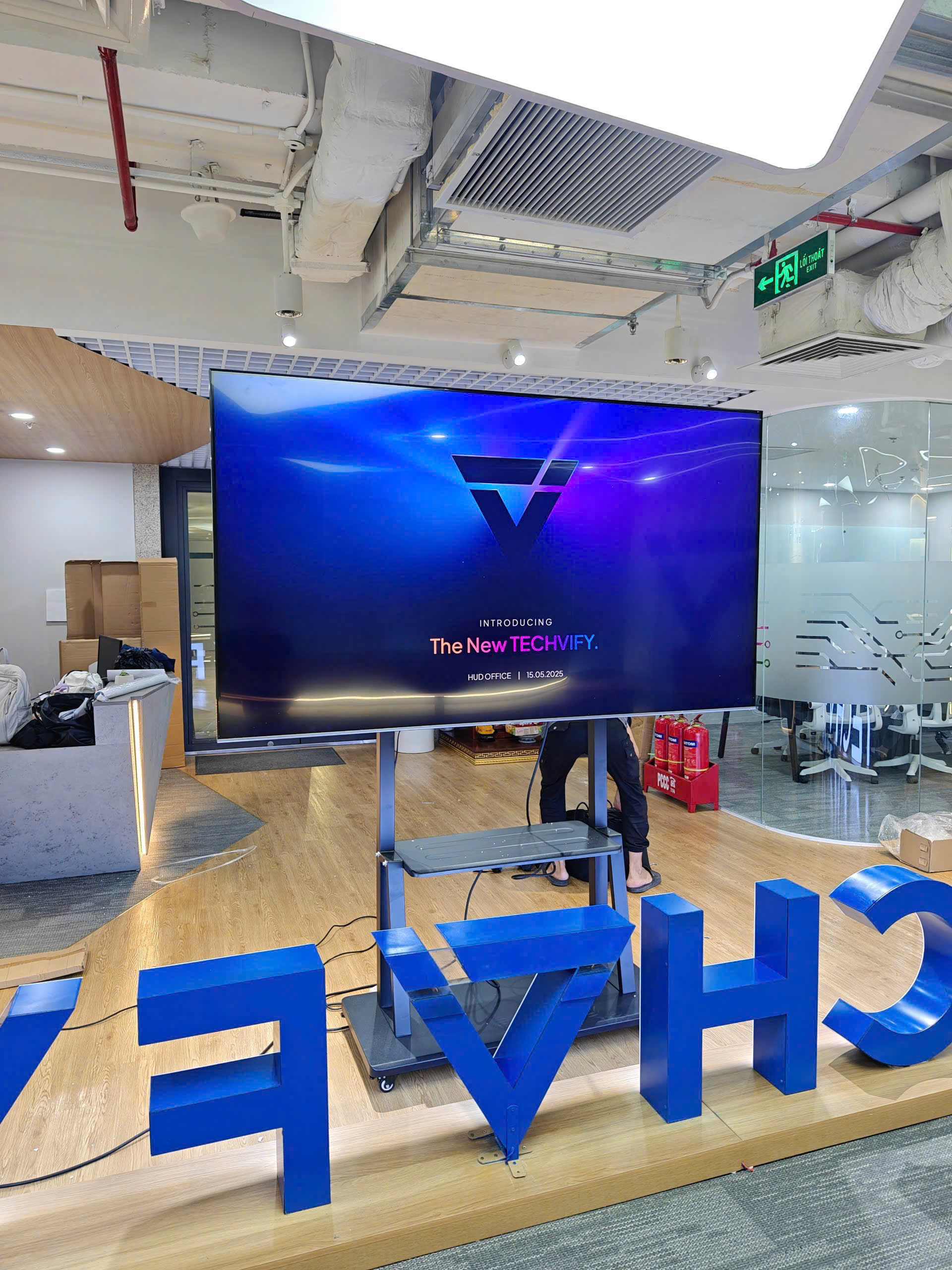 Cho thuê tivi 75 inch