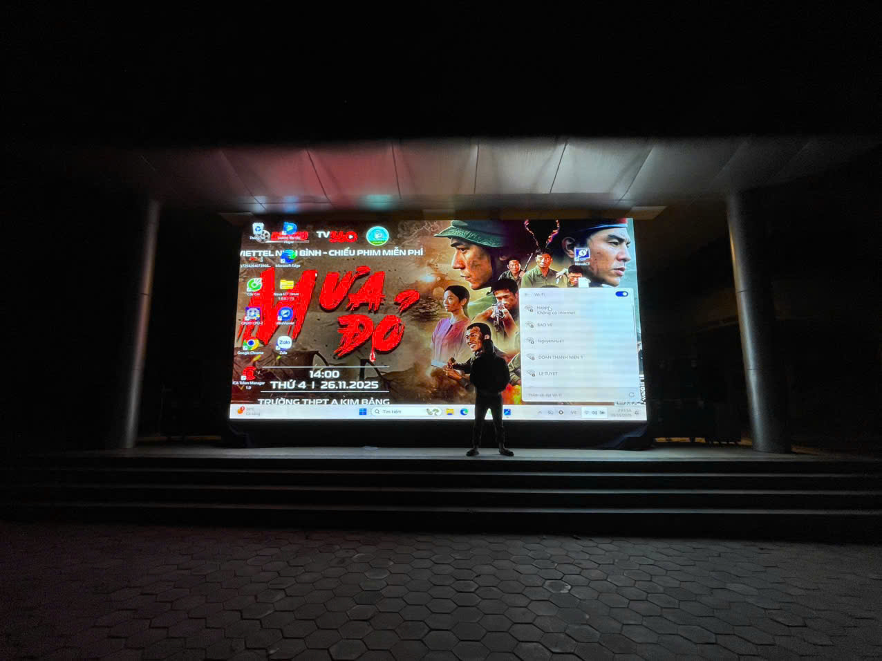 Vận hành màn hình LED với máy tính điều khiển tín hiệu và nội dung